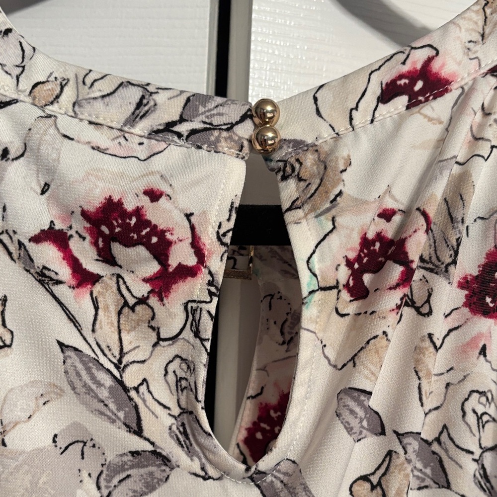 White House Black Market Floral Sleeveless Top - White and Red size XS  NWOT - Picture 8 of 10